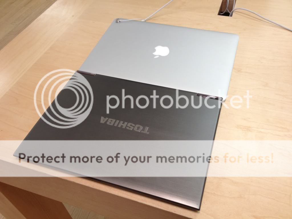 Z830 next to Apple's 13" MacBook Air