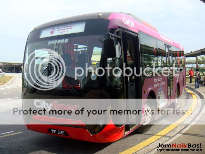 WST6501, a CNG-powered Daewoo BS 09 midibus.