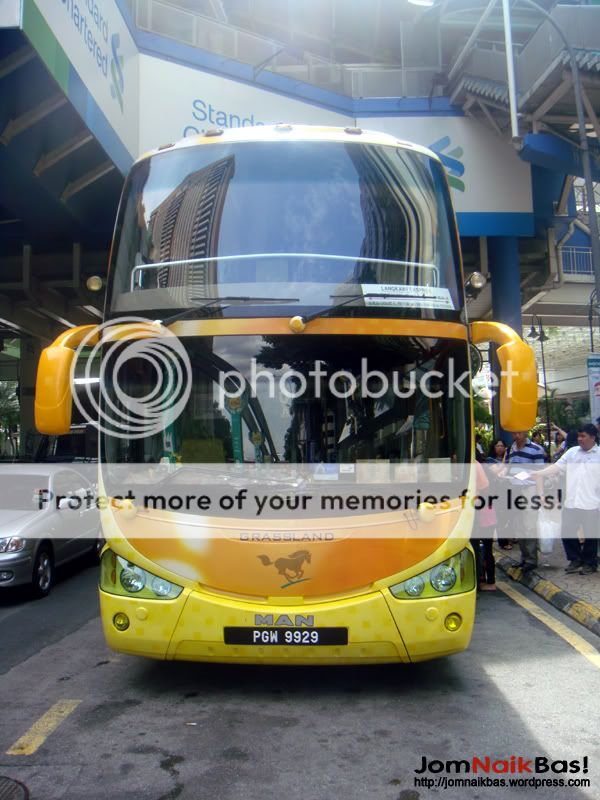 The distinctive Irizar PB-style headlights.