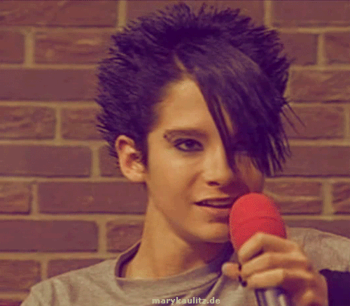 http://i941.photobucket.com/albums/ad260/xMaryKaulitzx/Animations/2005/interviewtwins05/2.gif