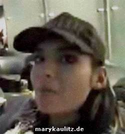 http://i941.photobucket.com/albums/ad260/xMaryKaulitzx/Animations/2008/Billtalkinginairport/8.gif