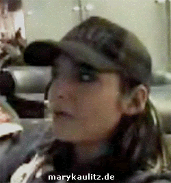 http://i941.photobucket.com/albums/ad260/xMaryKaulitzx/Animations/2008/Billtalkinginairport/9.gif