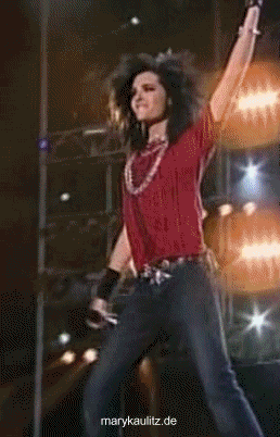 http://i941.photobucket.com/albums/ad260/xMaryKaulitzx/Animations/2008/RockinRioLisboa/billrir.gif