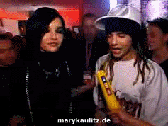 http://i941.photobucket.com/albums/ad260/xMaryKaulitzx/Animations/2008/backstagecomet08/7.gif