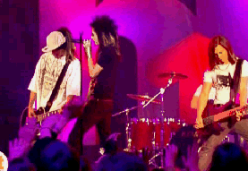 http://i941.photobucket.com/albums/ad260/xMaryKaulitzx/l_06ae7ad12cd448e990c159b42879404e.gif